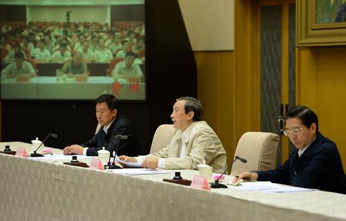 中共中央政治局委员、国务院副总理马凯在北京出席全国安全生产电视电话会议