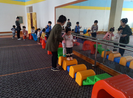 幼儿园开展开学安全教育第一课