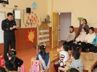 幼儿园开学开展安全教育第一课